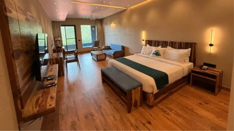 executive suite with plunge pool
